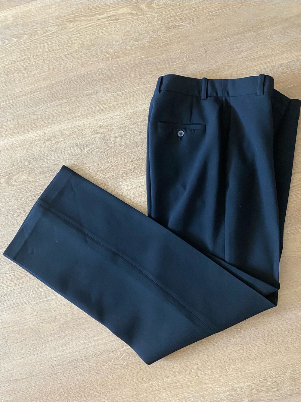 Women’s Babaton Agency Pants from Aritzia. Worn twice, freshly dry cleaned.